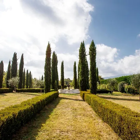 Chalet Montefalcone: Charm, Private Pool, And Chef *