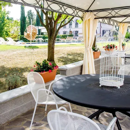 Chalet Montefalcone: Charm, Private Pool, And Chef